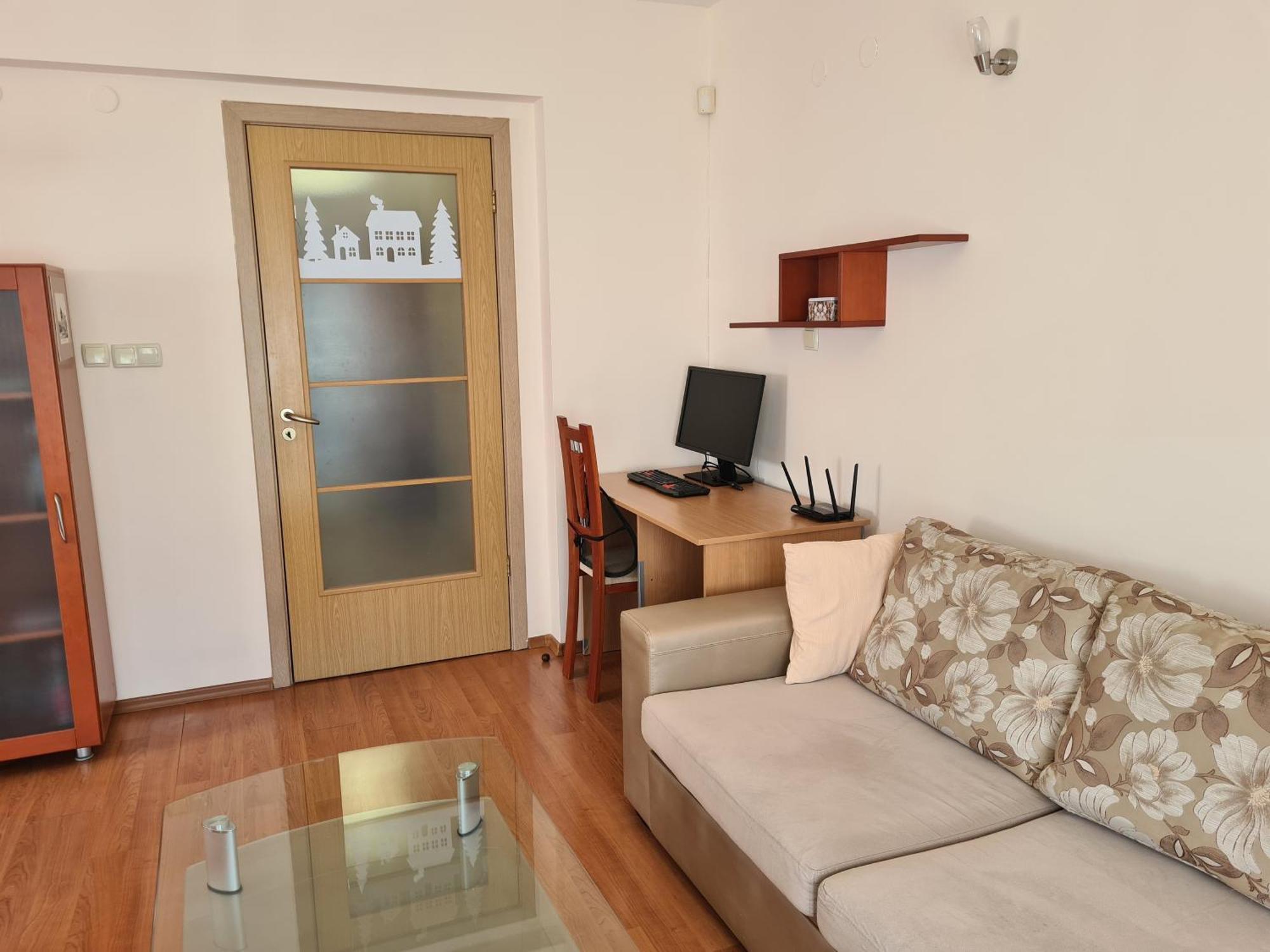 Spacious 2 Bedroom *